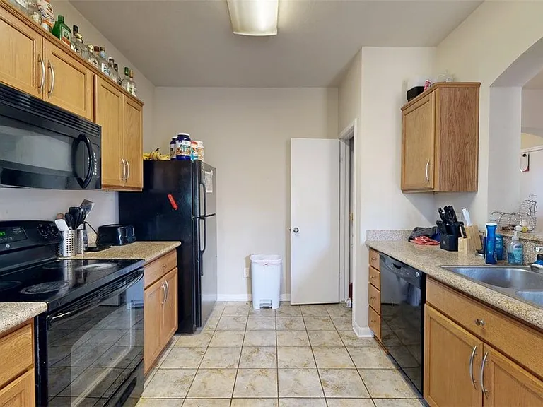 2933 McLaren Dr — Photo 7