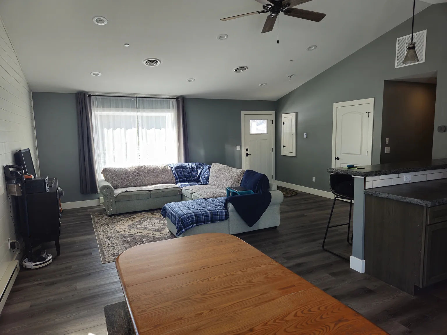 3 bed, 1288 sqft, $2,200 — Photo 3