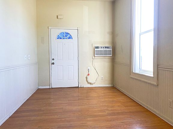 4th image of 924 W 2nd St APT D