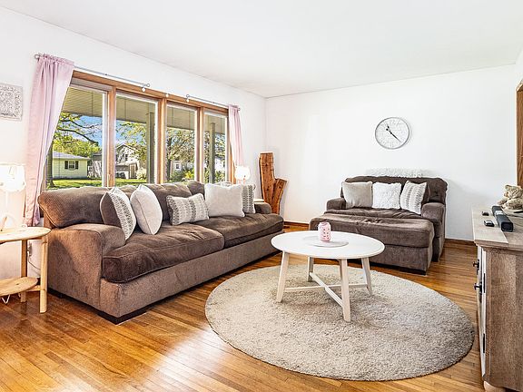 3rd image of 23816 W Sussex Dr