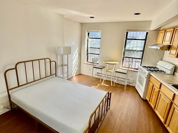 25 Pell St APT 5R, New York, NY 10013