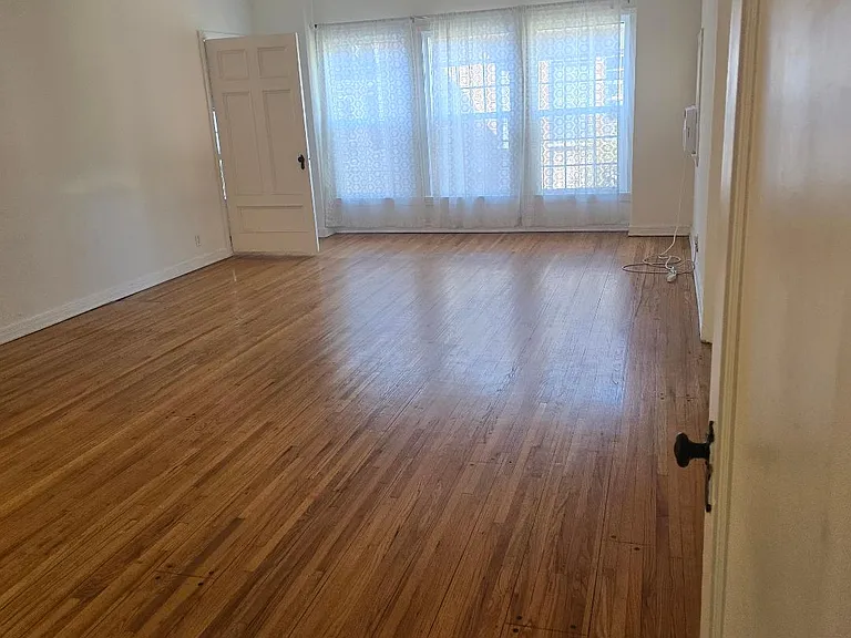 6542 W Olympic Blvd #9 — Photo 3