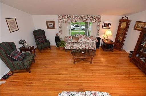 5th image of 22 Gladstone Dr