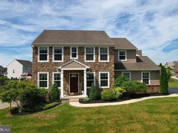 304 Braddock Dr, Etters, PA 17319