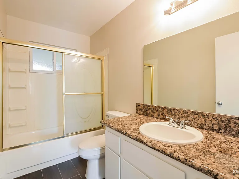 422 Chateau Dr — Photo 7
