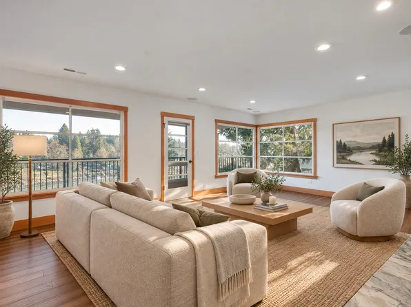 (undisclosed Address), Lake Oswego, OR 97034