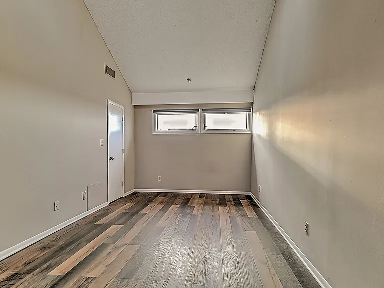 109 Beechnut St #4 — Photo 16