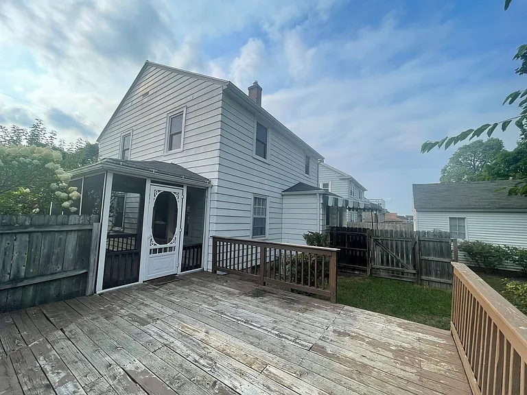 750 Pine Ave NW — Photo 9