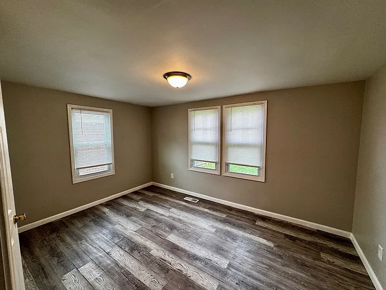 3627 Parthenia Ave — Photo 8