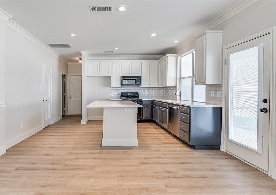 1st image of 5125 Emmeryville Ln #5125