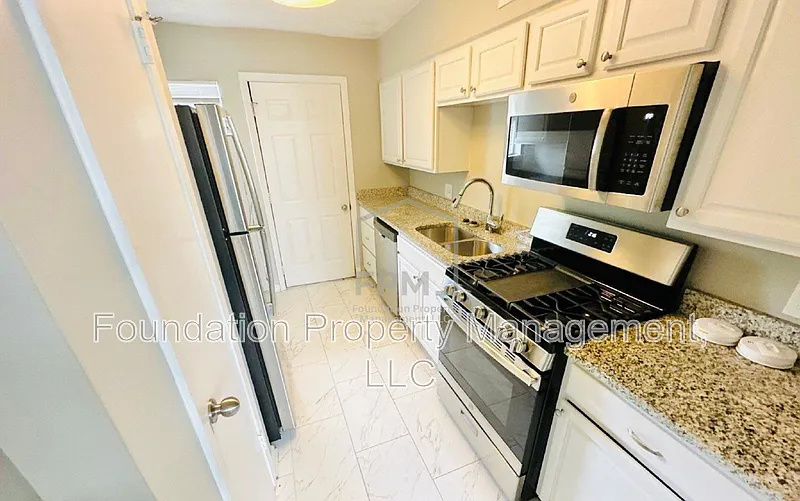 2 bed, 1.0 bath, 750 sqft, $795 — Photo 3