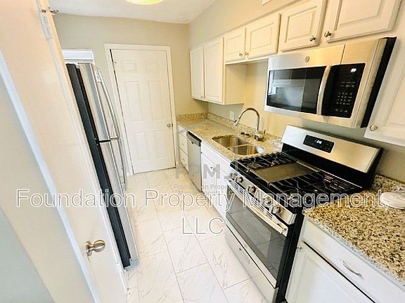 3rd image of 267 Greenlaw Ave APT 6