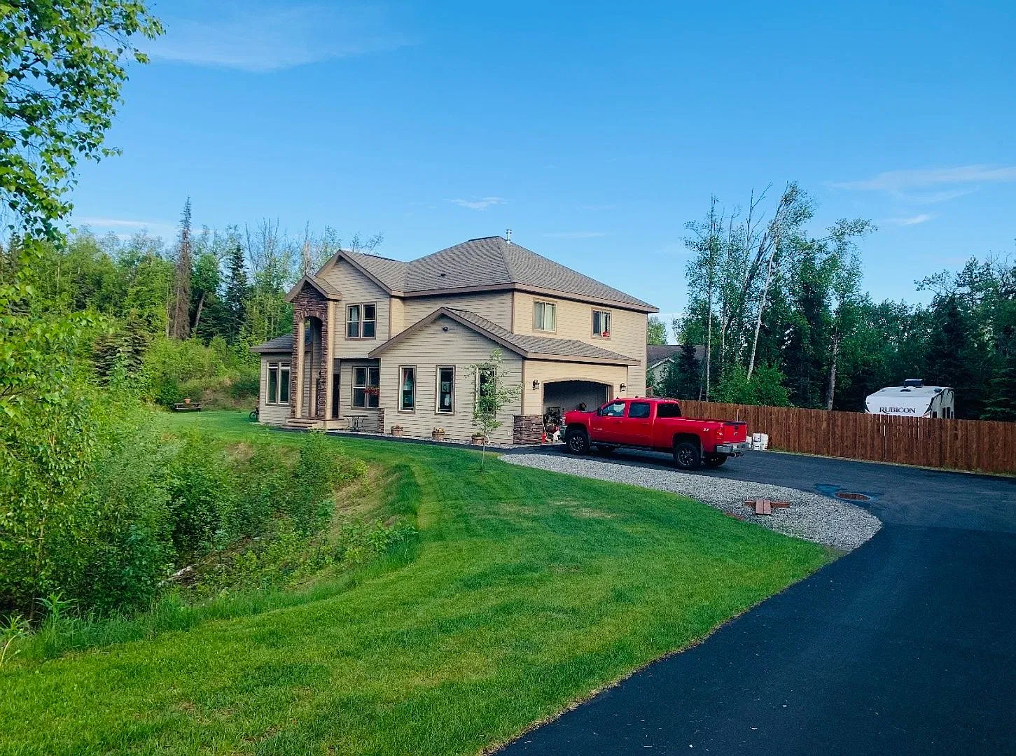 Beautiful & Modern, Warm & Cozy 4 bed 3 bath heated garage home! — Photo 1
