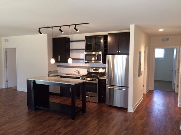 2nd image of 1801 W Argyle St #1B