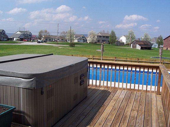Two Tier Deck & Hot Tub