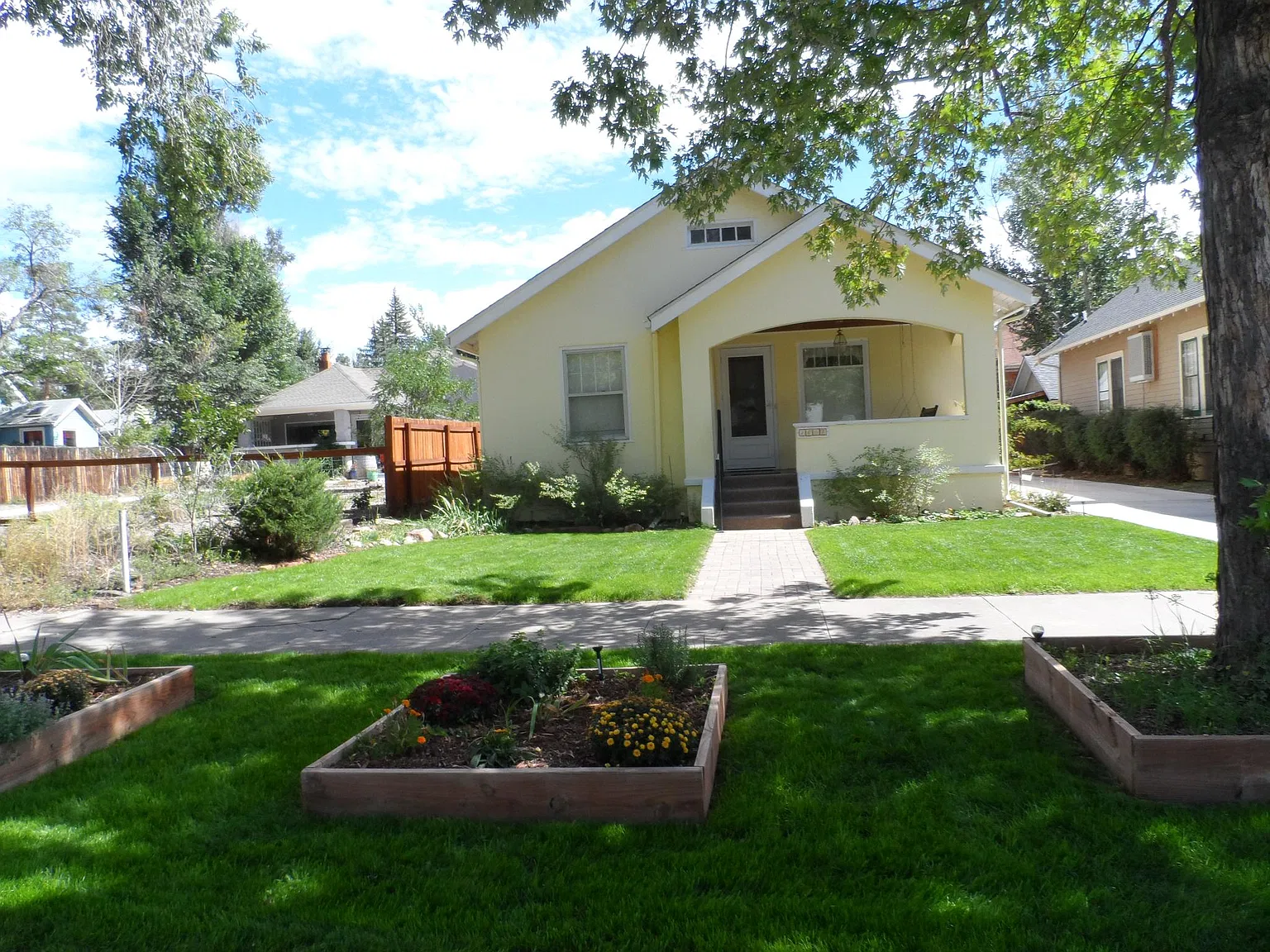 3 bed, 944 sqft, $1,850 — Photo 1