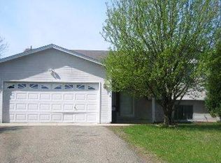 2356 Maxwell Ln, Chaska, MN 55318