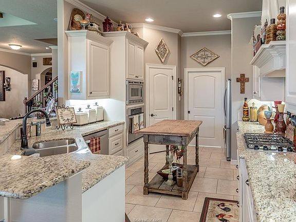 5th image of 3917 Park Meadow Ln