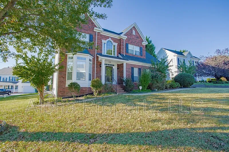 4 bed, 2.5 bath, 2400 sqft, $2,200 — Photo 2