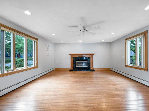 50 Wentworth Ave, Lowell, MA 01852