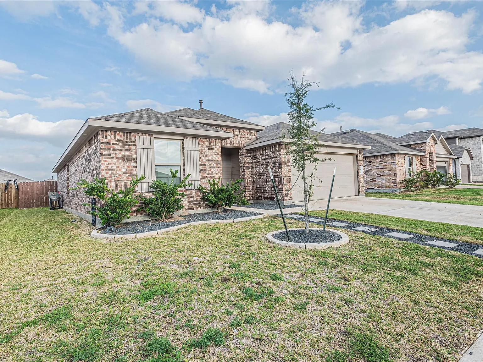 3 bed, 2.0 bath, 1596 sqft, $2,550 — Photo 3