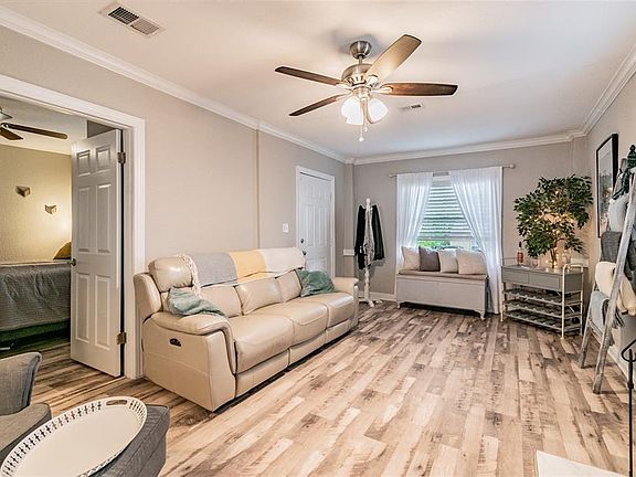 5th image of 3707 N Dartmouth Ave