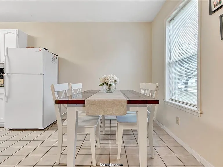 703 Wellesley Ct #A — Photo 5