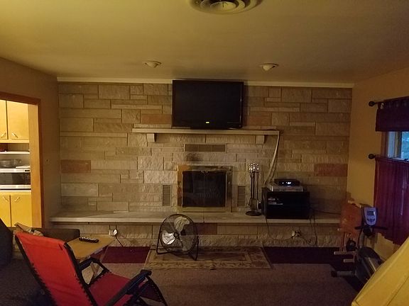 Livingroom fireplace 