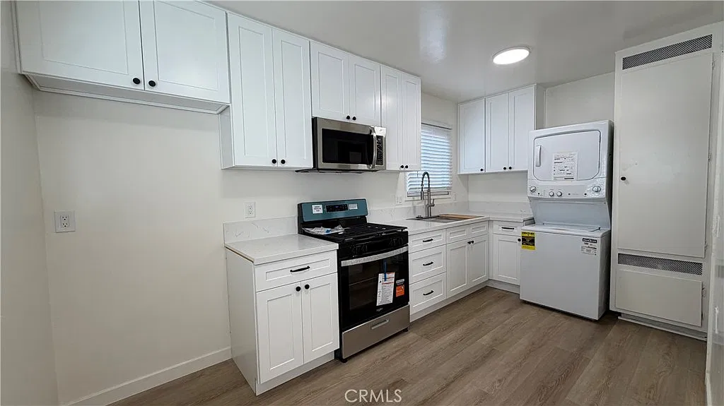 2 bed, 750 sqft, $2,700 — Photo 3