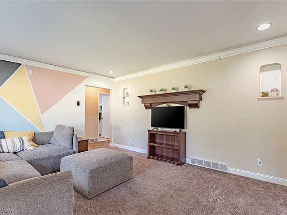 3rd image of 3407 Clague Rd