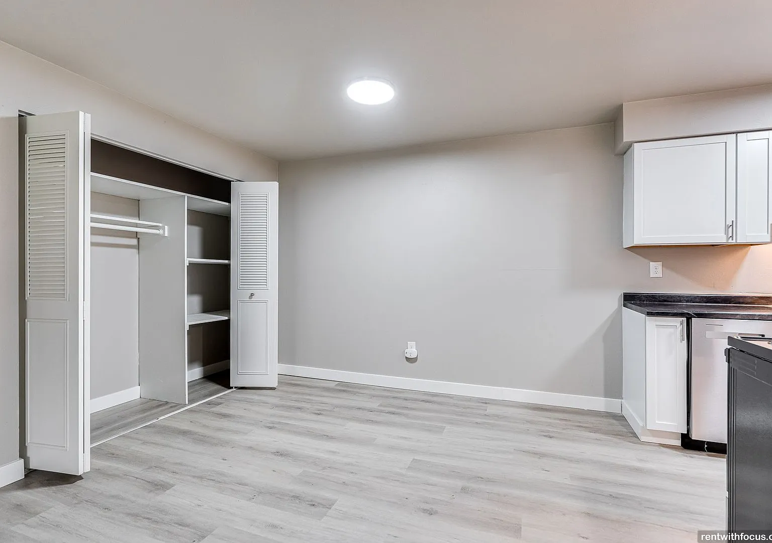 Maple Crest Apartments (Calumet Grove) — Photo 3