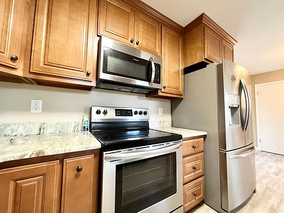 3rd image of 10104 Ogilvy Ln