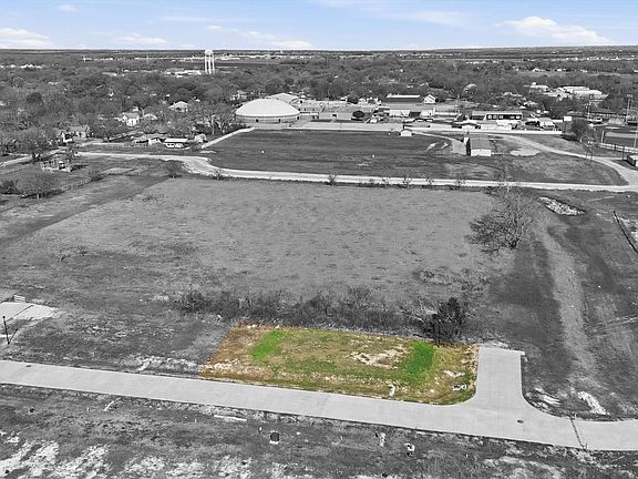 2nd image of 525 Tiber River Rd