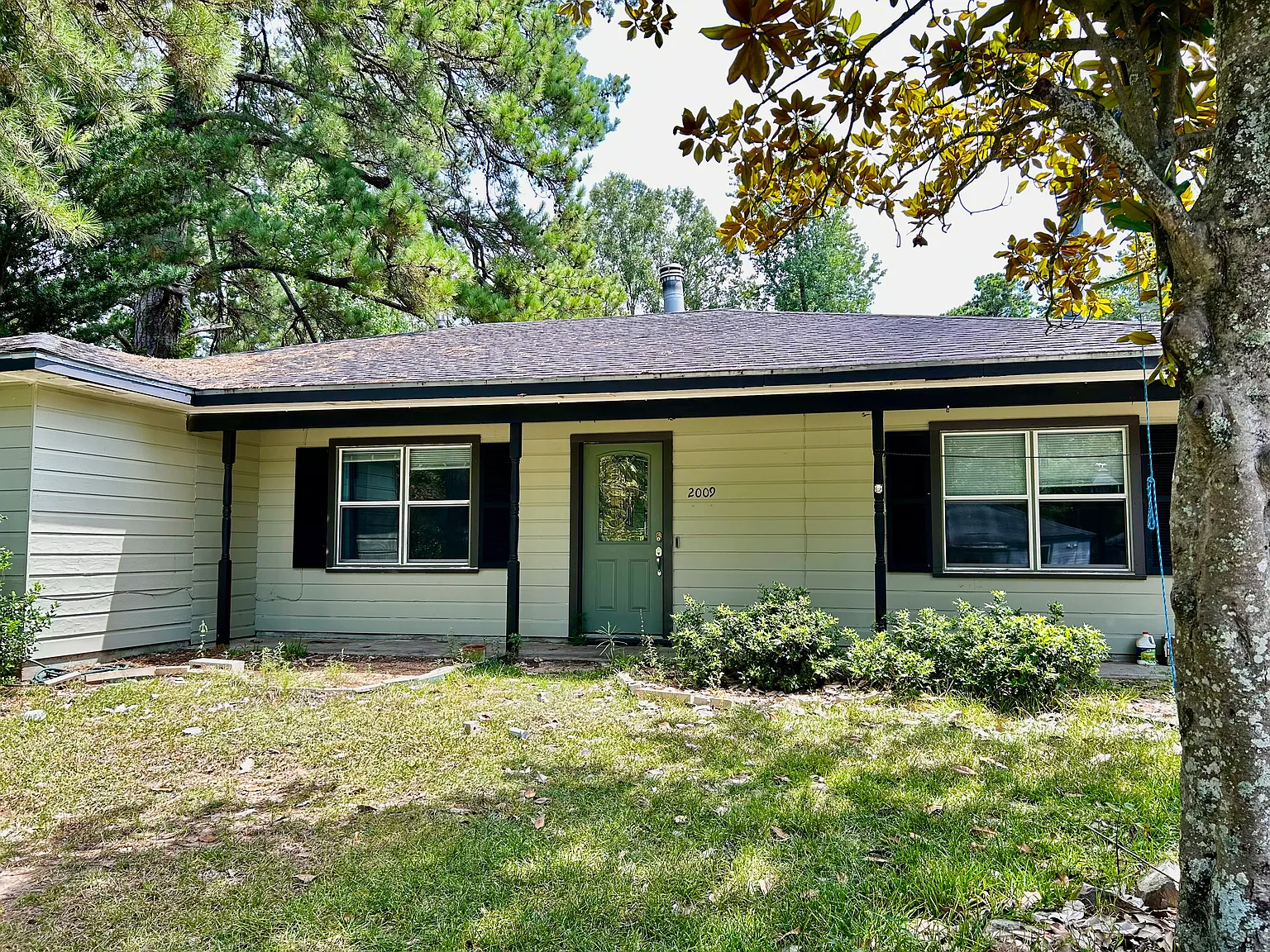 4 bed, 2070 sqft, $1,800 — Photo 1