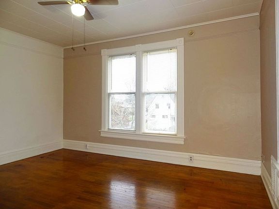 4th image of 801 E North St #L