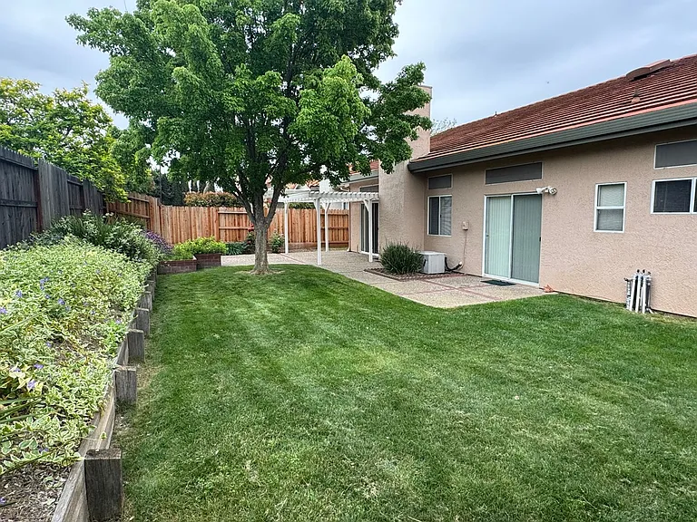 1422 Lorimer Way — Photo 15
