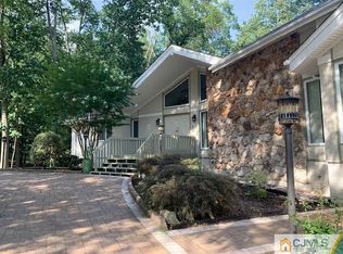 3 Pershing Ct, North Brunswick, NJ 08902