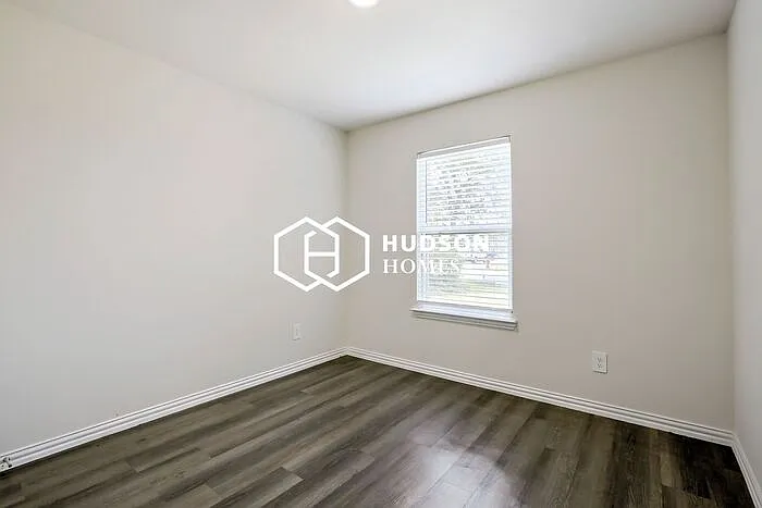 819 S Sutton St — Photo 8