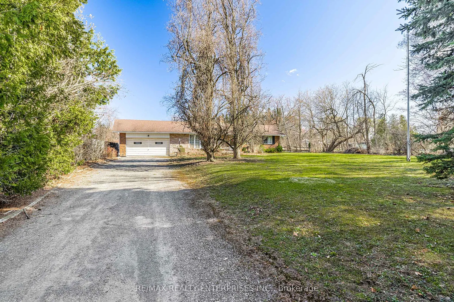 2739 Embleton Rd photo 1