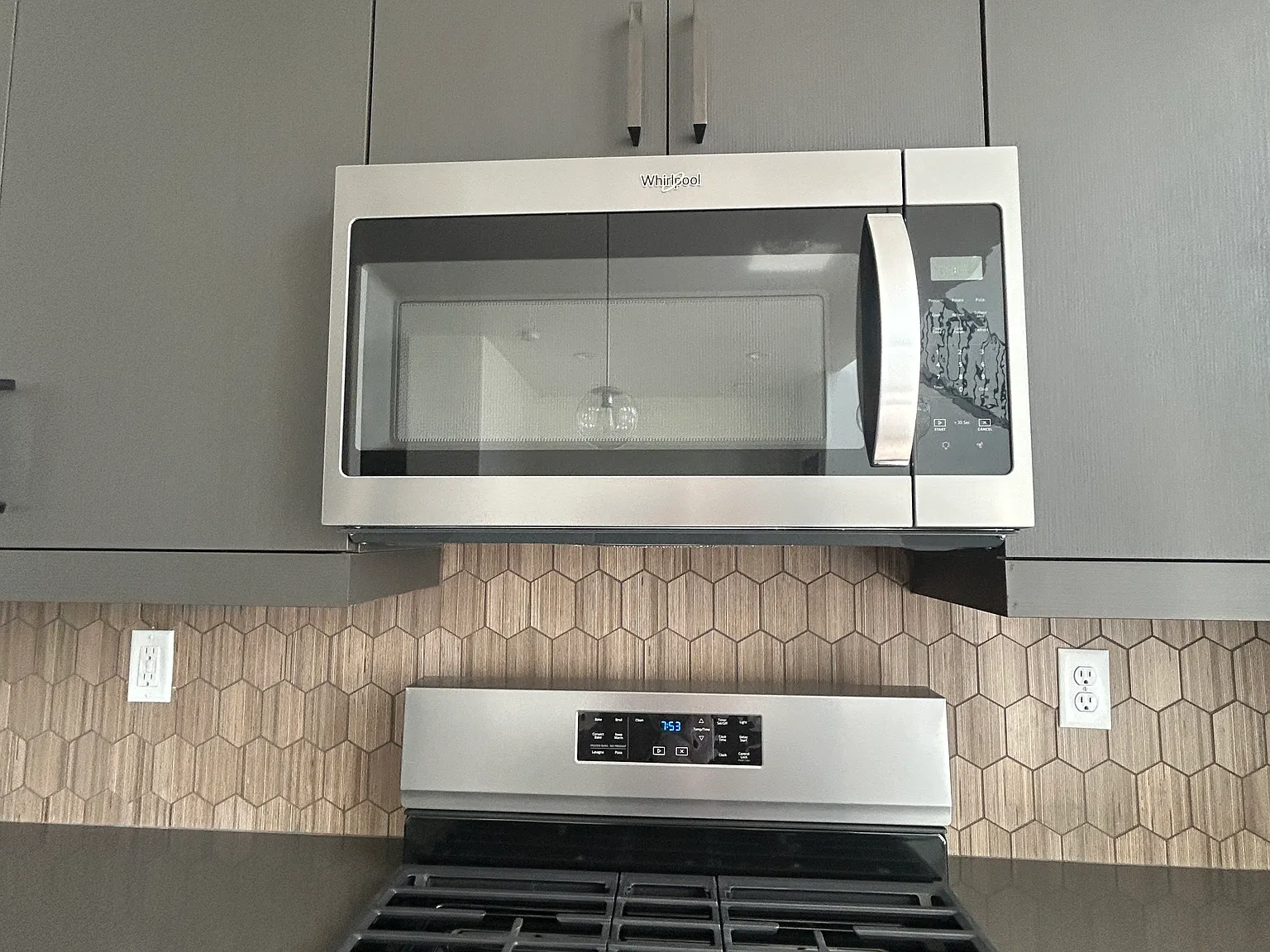 3 bed, 2.5 bath, 1574 sqft, $2,400 — Photo 4