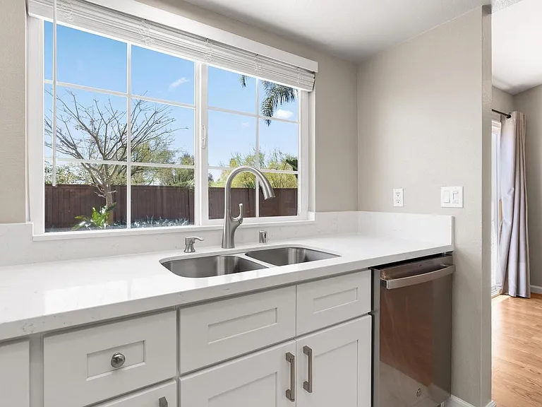 2975 Lexington Cir — Photo 13
