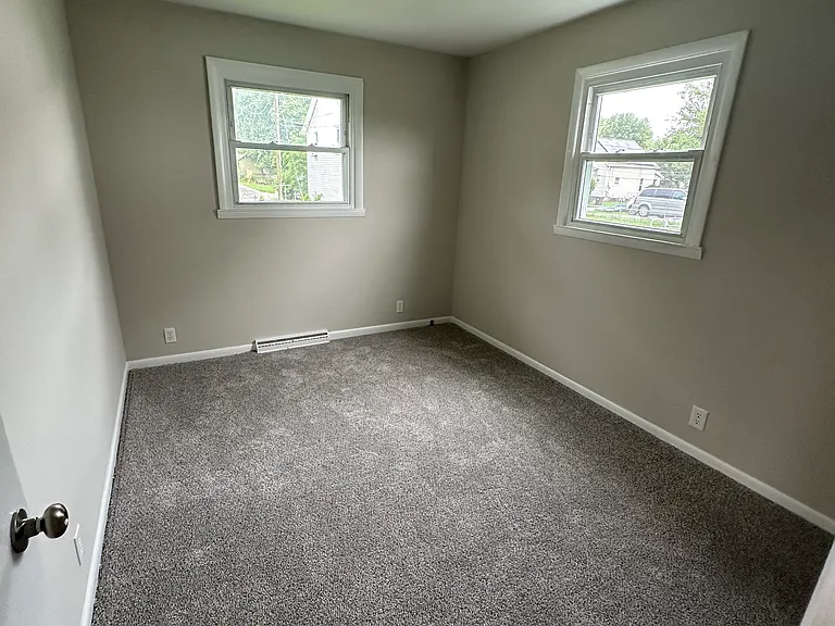 325 S Highland Ave — Photo 5
