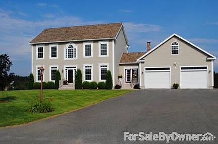 Two-story Colonial
						:
						Home is located in a family friendly in-town subdivision