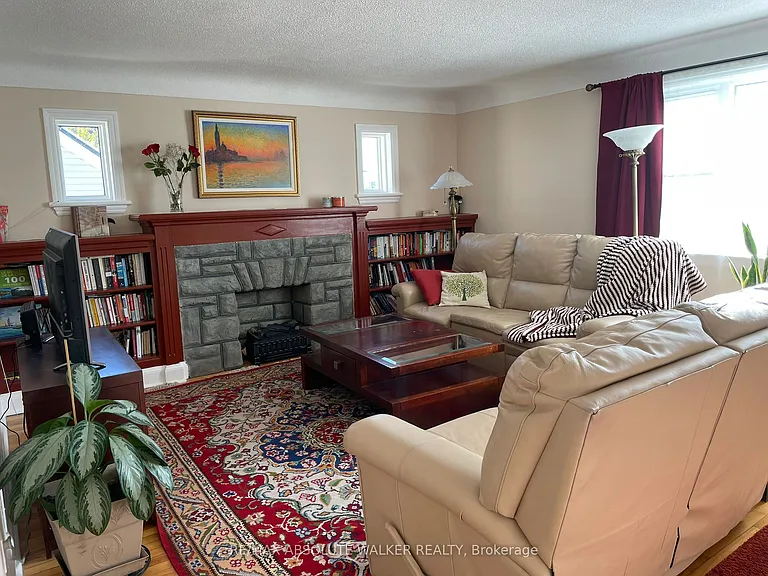 131 Dagmar Ave #3 — Photo 3