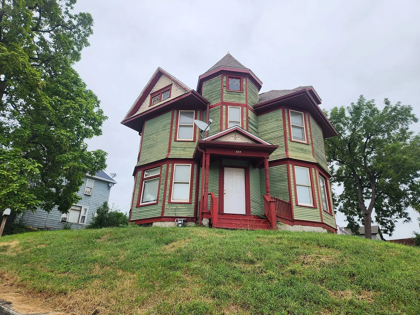 Large 4 bedroom 1 bath House — Photo 2