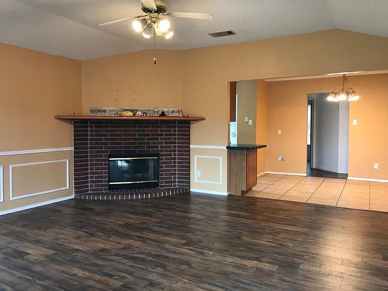 856 Colson Dr — Photo 2