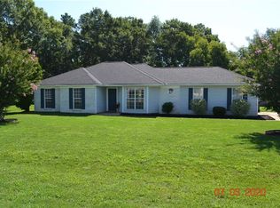 3 Farmbrook Dr, Fort Mitchell, AL 36856
