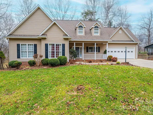 1024 Williamsburg Dr NE, Lenoir, NC 28645