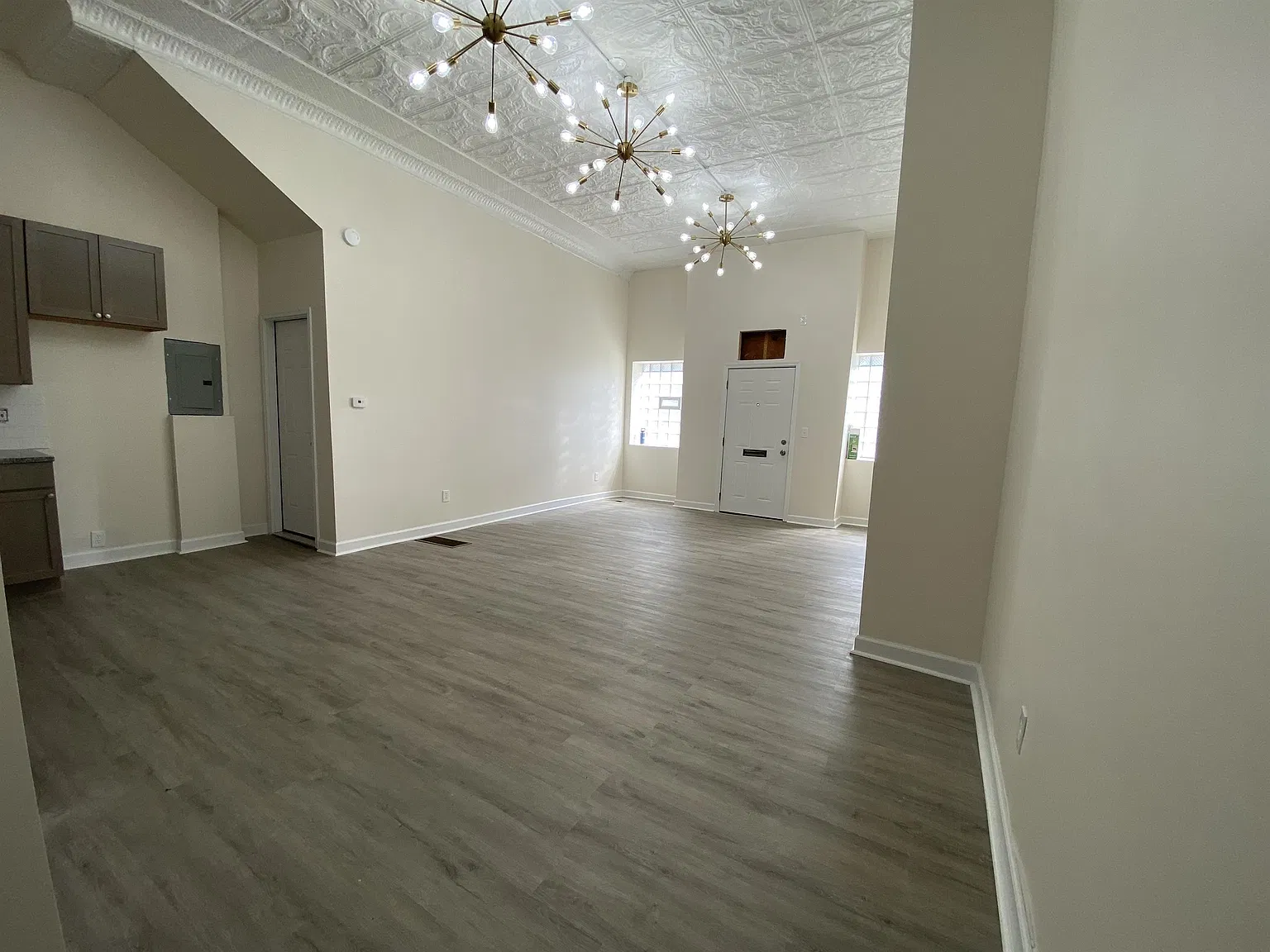 4450 South Wood Street - 1 Fro... — Photo 2