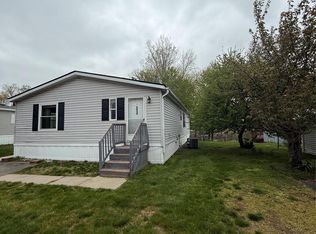 253 Parker Lake Dr, Oxford, MI 48371